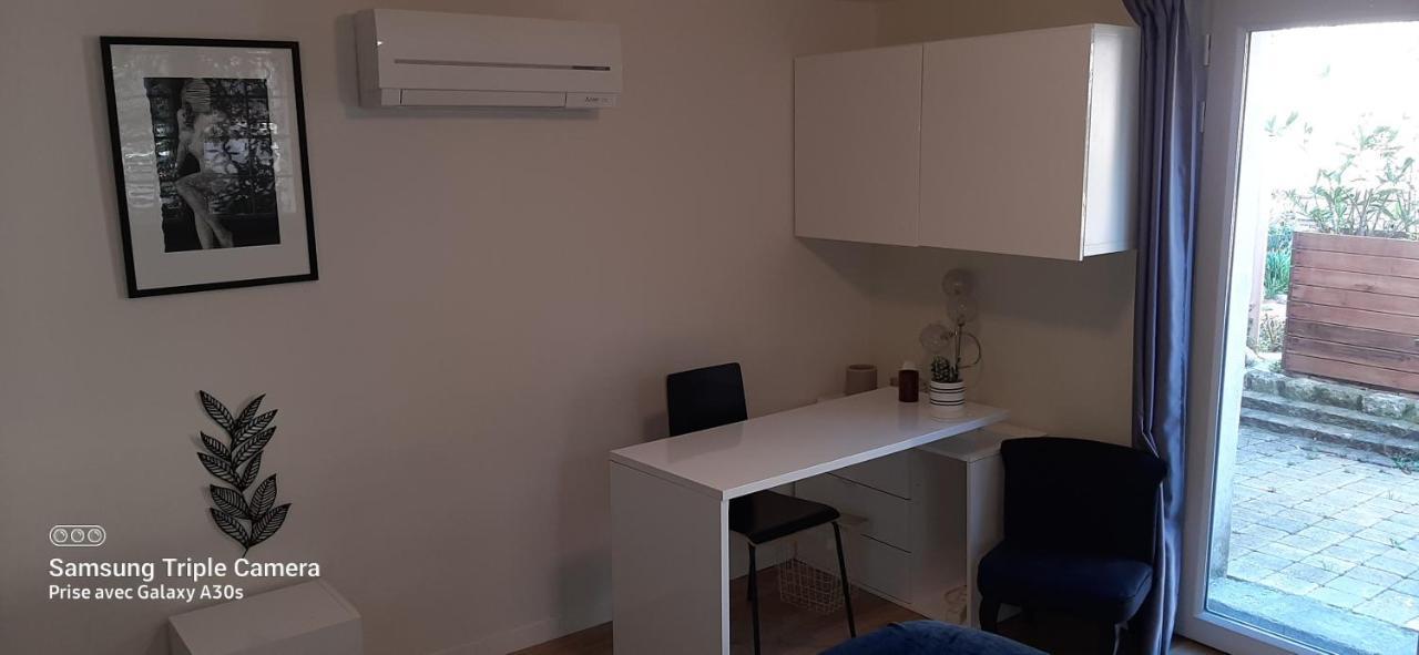 La Cigale Et La Fourmi Apartment Nimes Room photo